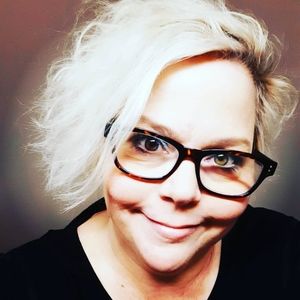 Meet your Posher, Blondethriftyandalmostfifty